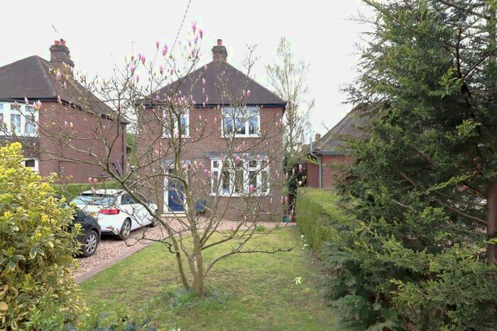 3 Bedroom Detached House To Rent In Stanley Hill, Amersham, HP7