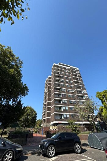 3 Bedroom Flat For Sale In Chelsfield Point, Penshurst Road, London, E9
