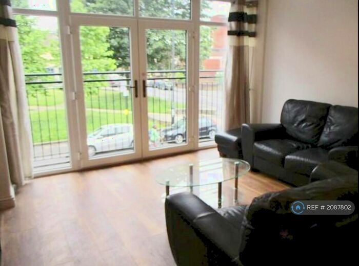 2 Bedroom Flat To Rent In Ashley House, Bristol, BS2