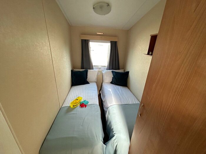 2 Bedroom Mobile/park Home For Sale In Hythe Road, Dymchurch, Romney Marsh, TN29