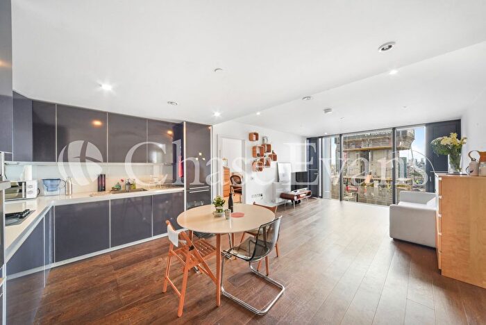 3 Bedroom Flat To Rent In Walworth Road, Elephant Amp; Castle, London, SE1