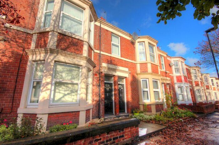 3 Bedroom Flat To Rent In Helmsley Road, Newcastle Upon Tyne, NE2
