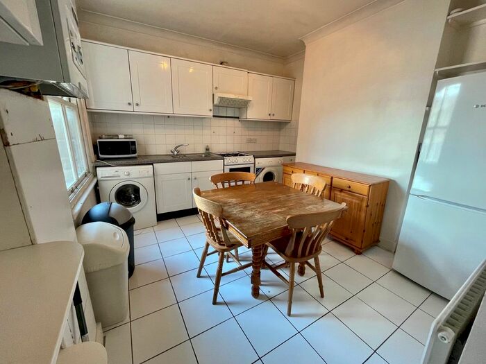 2 Bedroom Flat To Rent In Blythe Road, London, W14