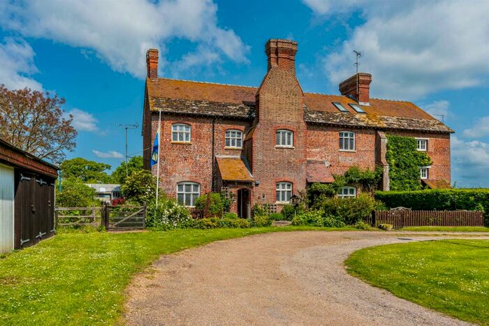 Farm House For Sale In New Place Farm, Arundel Road Angmering, BN16