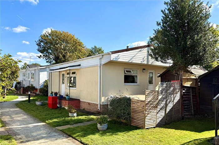 2 Bedroom Mobile Home For Sale In Chilton Farm Park, Fleet Road, Farnborough, Hampshire, GU14