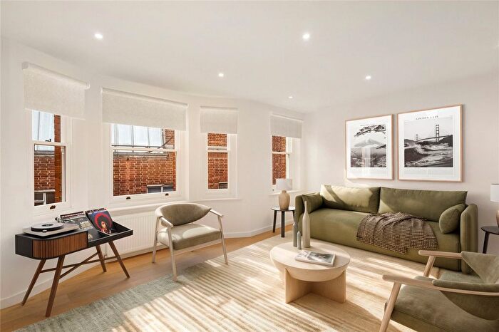 3 Bedroom Flat To Rent In Buckingham Gate, Westminster, London, SW1E