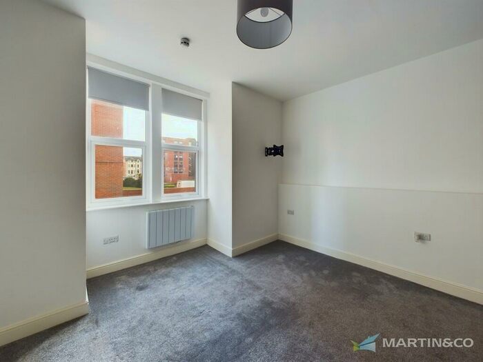 2 Bedroom Flat For Sale In Clifton Drive North, Lytham St Annes, FY8