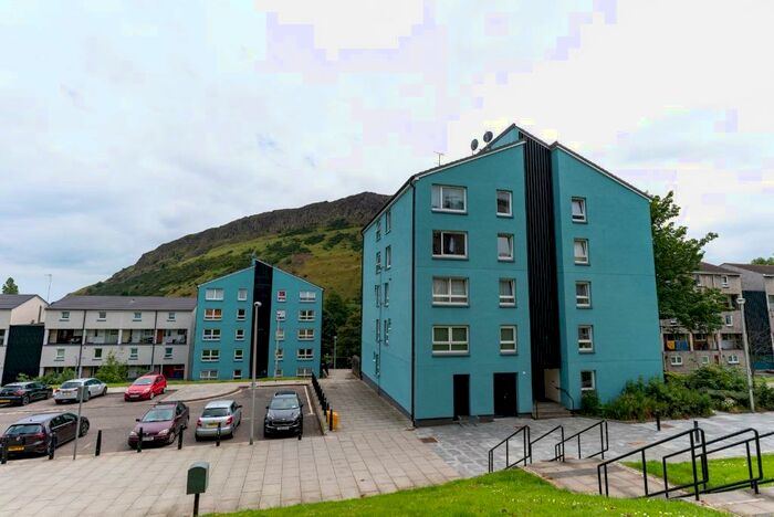 2 Bedroom Flat To Rent In Viewcraig Street, Holyrood, Edinburgh, EH8