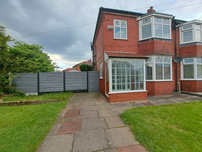 3 Bedroom Semi-Detached House To Rent In Kingsdale Road, Debdale Park, M18