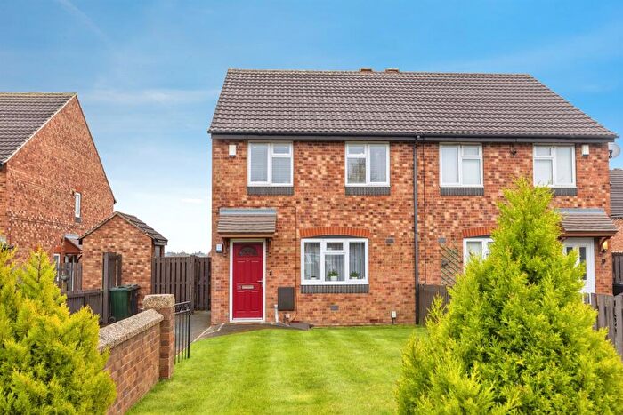 3 Bedroom Semi-Detached House For Sale In Dunsford Avenue, Bradford, BD4