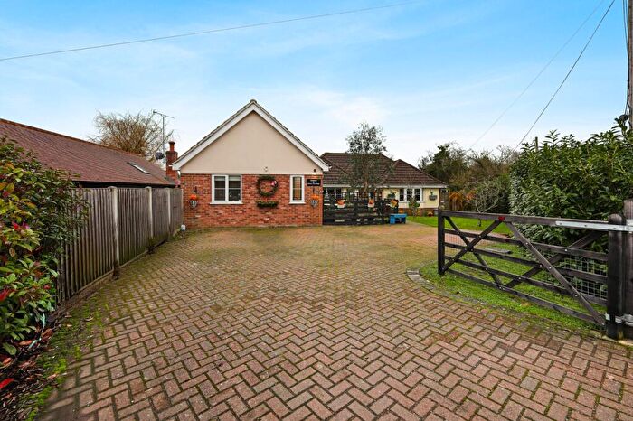 3 Bedroom Detached Bungalow For Sale In South Hanningfield Road, Rettendon Common, Chelmsford, CM3
