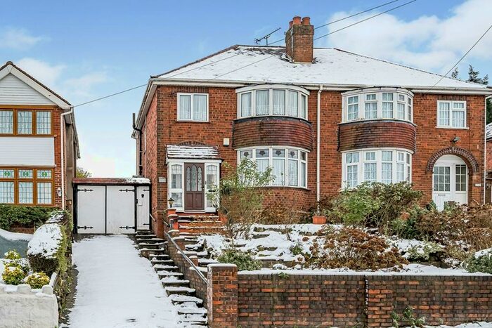 3 Bedroom Semi-Detached House To Rent In Stourbridge Road, Dudley, West Midlands, DY1