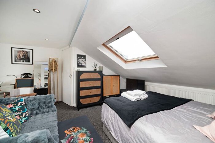 1 Bedroom Flat To Rent In Killyon Terrace, London, SW8