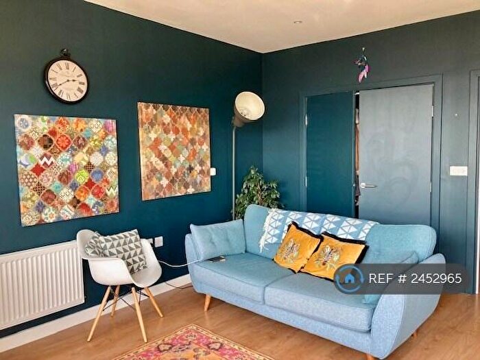 2 Bedroom Flat To Rent In Navigation Road, London, Greater London, United Kingdom, E3