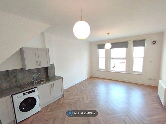 2 Bedroom Flat To Rent In Clarence Square, Brighton, BN1