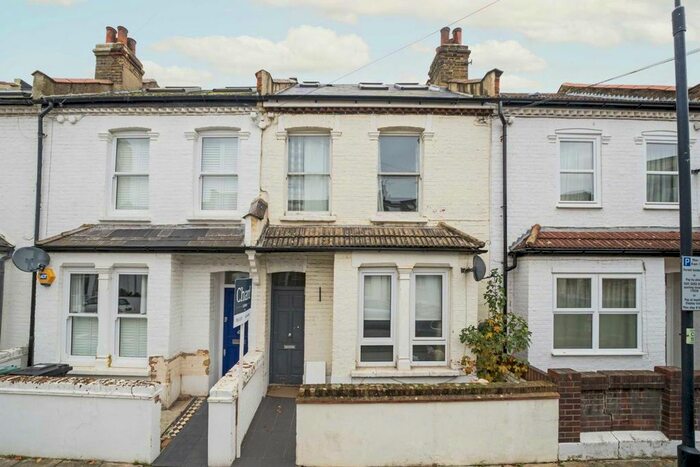 3 Bedroom Flat To Rent In Hamble Street, London, SW6