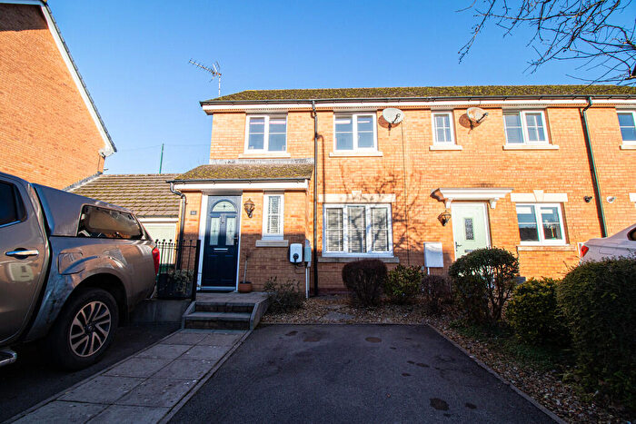3 Bedroom Semi-Detached House To Rent In Maes Ifor, Taffs Well, CF15