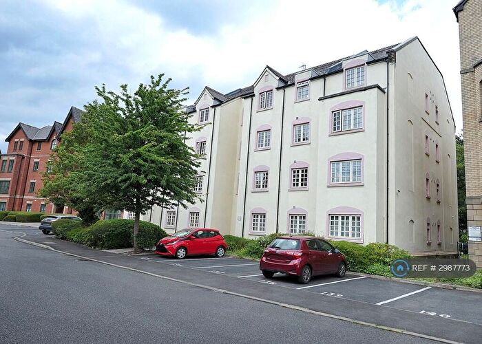 2 Bedroom Flat To Rent In Hadfield Close, Manchester, M14