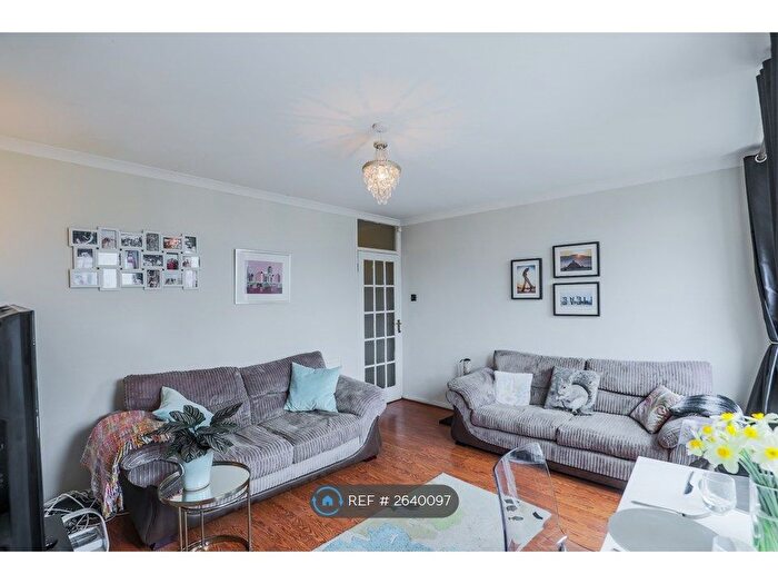 2 Bedroom Maisonette To Rent In Belton Way, London, E3