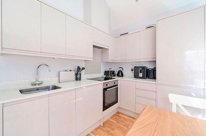 1 Bedroom Flat For Sale In Ashford, Surrey, TW15