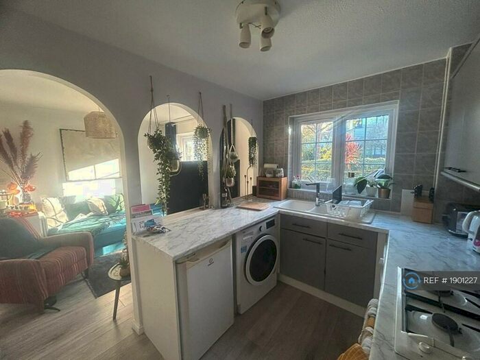 1 Bedroom Semi-Detached House To Rent In Hull Close, London, SE16