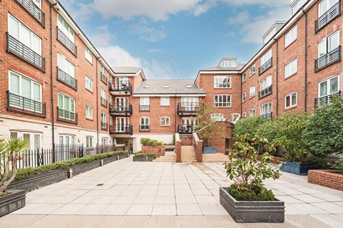 2 Bedroom Flat To Rent In High Street, Brentford, TW8