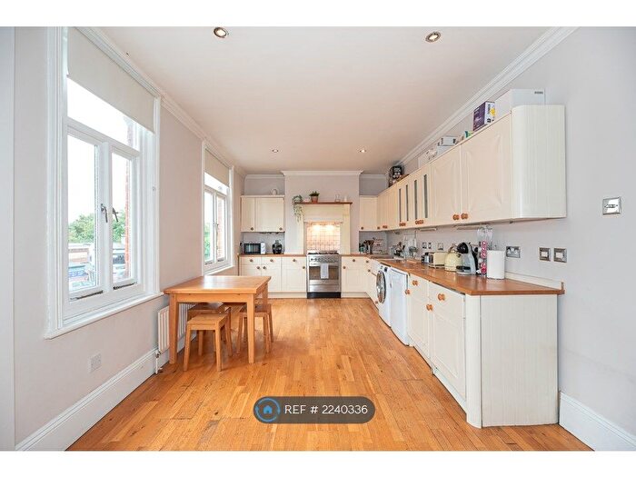 2 Bedroom Flat To Rent In Pepys Road, London, SW20