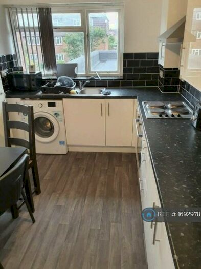 3 Bedroom Flat To Rent In Flats Above Mile Road, Bedford, MK42