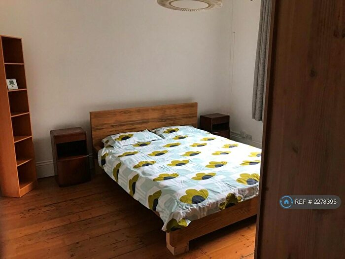 2 Bedroom Flat To Rent In Old Road, London, SE13