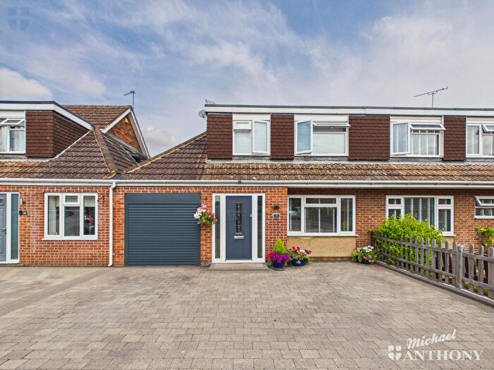 3 Bedroom Semi-Detached House For Sale In Rowland Way, Aylesbury, HP19