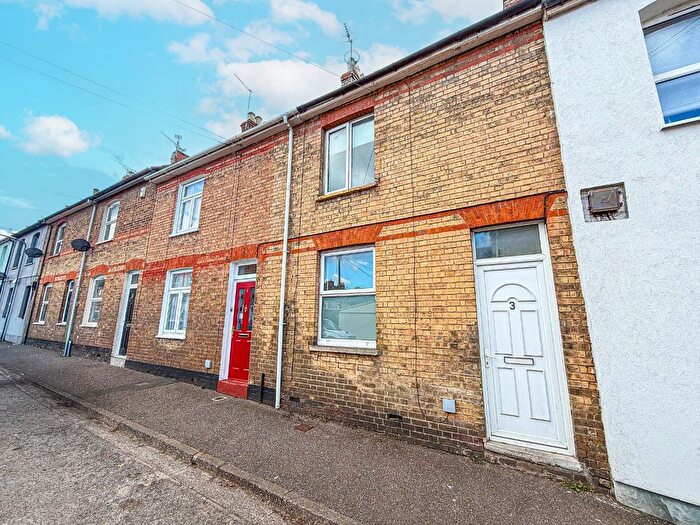 3 Bedroom Terraced House For Sale In Grays Road, Taunton, Somerset. - No Chain., TA1