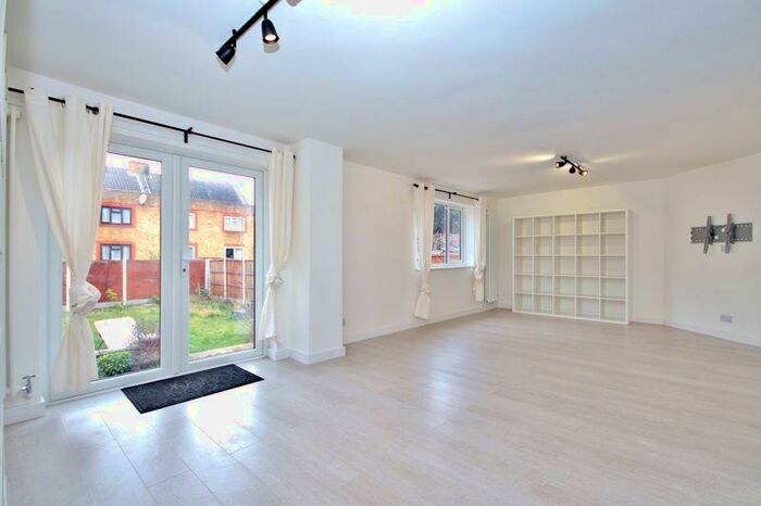 4 Bedroom Semi-Detached House To Rent In Wintergreen Close, London, E6