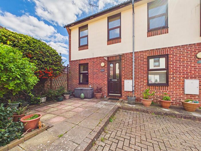 2 Bedroom Flat For Sale In Albert Rd, Cosham, Portsmouth, PO6