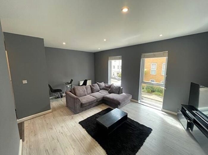 1 Bedroom Flat To Rent In Gweal Avenue, Kennet Island, RG2