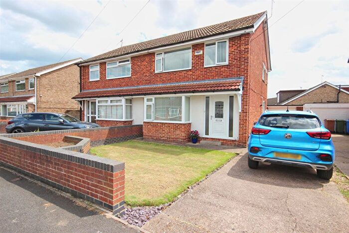 3 Bedroom Semi-detached House For Sale In Westlands Road, Sproatley, HU11
