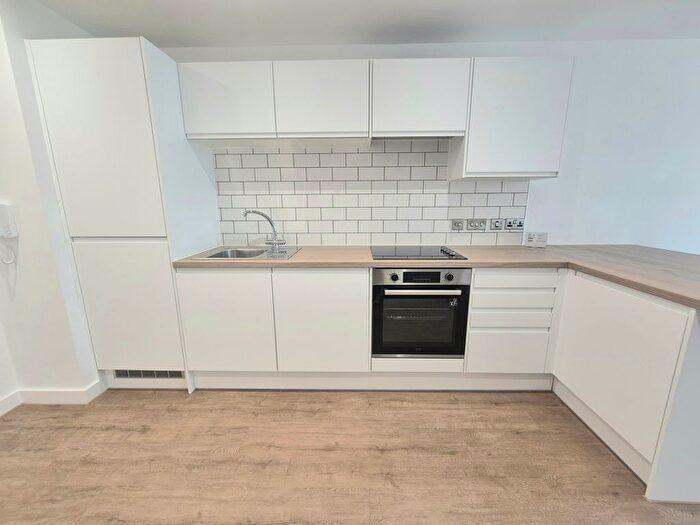 1 Bedroom Flat To Rent In Cow Green, Halifax, HX1
