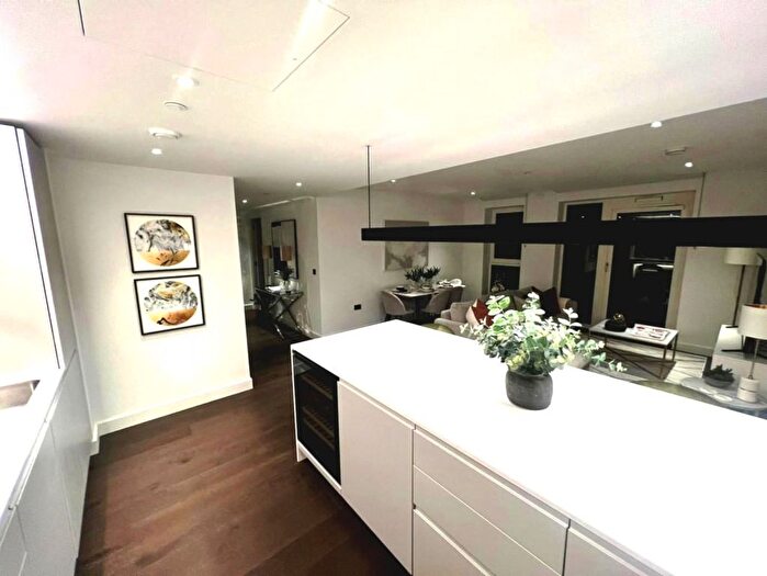 2 Bedroom Flat To Rent In Fountain Park Way, London, W12