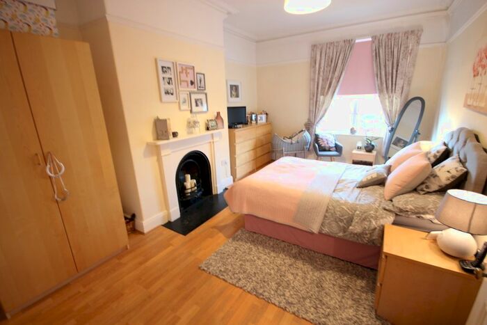 2 Bedroom Flat To Rent In St Johns Terrace, Hyde Park, Leeds LS3