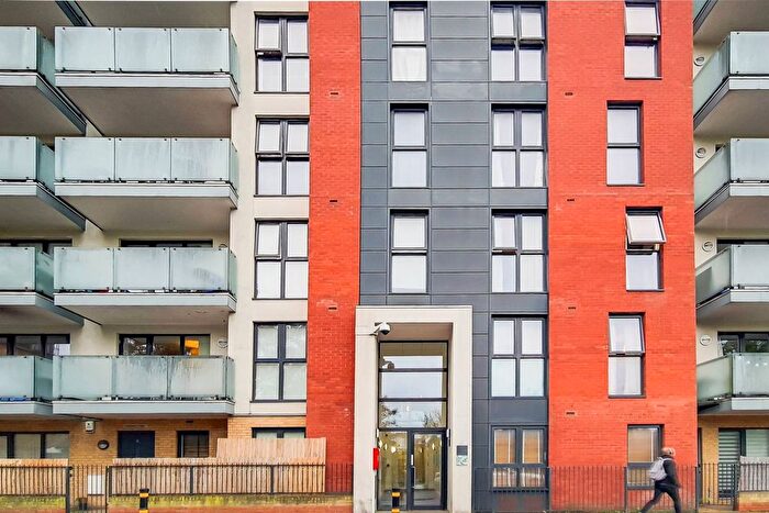 2 Bedroom Flat To Rent In Robsart Street, Brixton, London, SW9