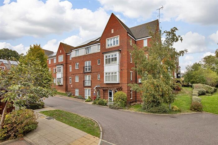 2 Bedroom Flat For Sale In Chalfont Road, London, SE25