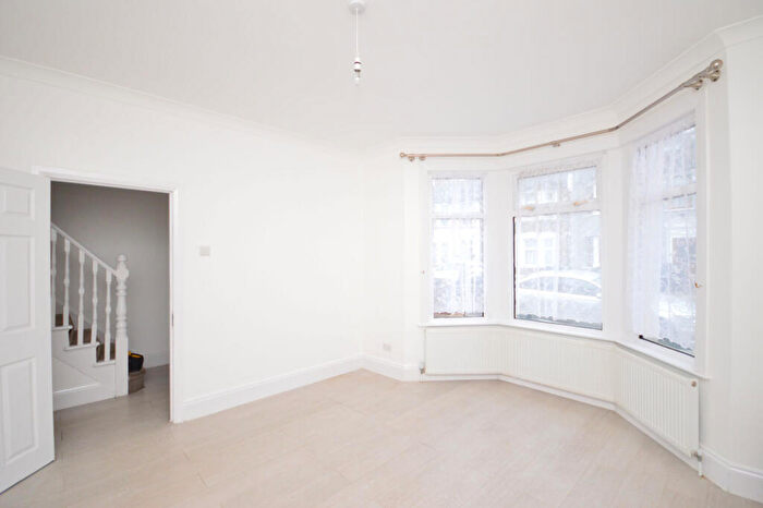 3 Bedroom Terraced House To Rent In Henley Road, Ilford, IG1