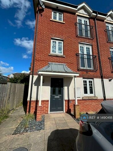 4 Bedroom Semi-Detached House To Rent In Perigee, Shinfield, Reading, RG2