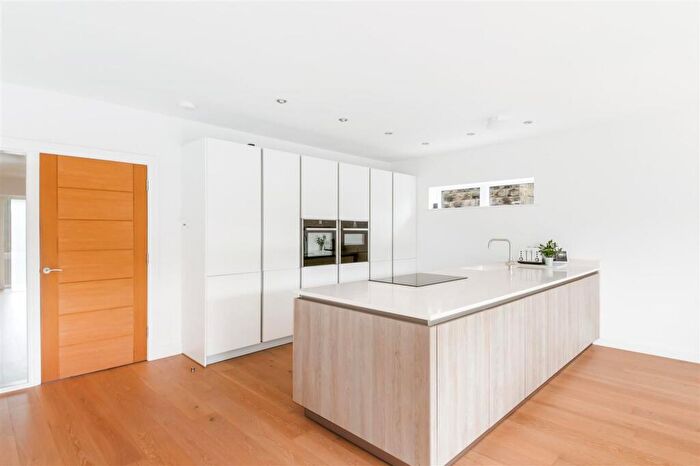 5 Bedroom Detached House For Sale In Burnlee Road, Holmfirth, HD9