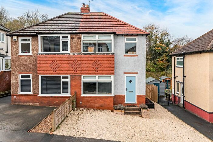 3 Bedroom Semi Detached House For Sale In Inglewood Drive, Otley, LS21