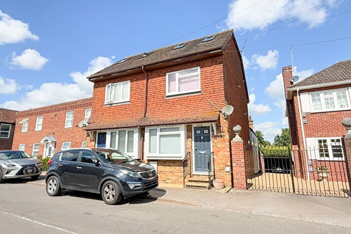 4 Bedroom Semi-Detached House For Sale In , High Street, Wraysbury, Berkshire, TW19