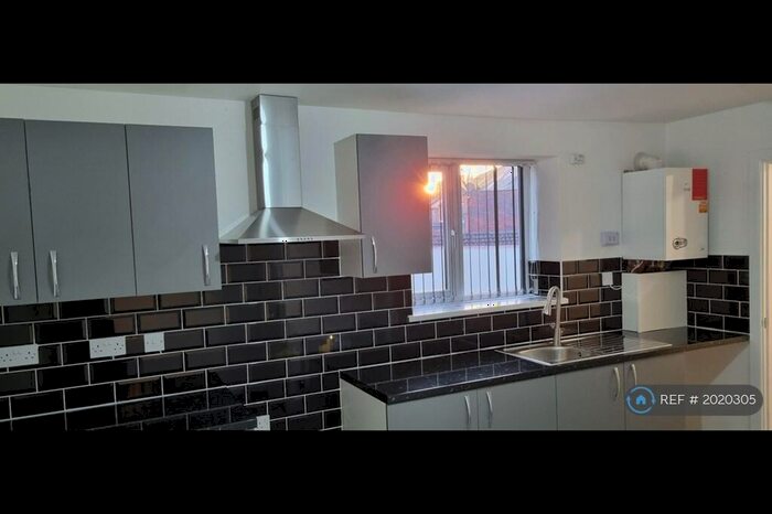 1 Bedroom Flat To Rent In Long Lane, Halesowen, B62