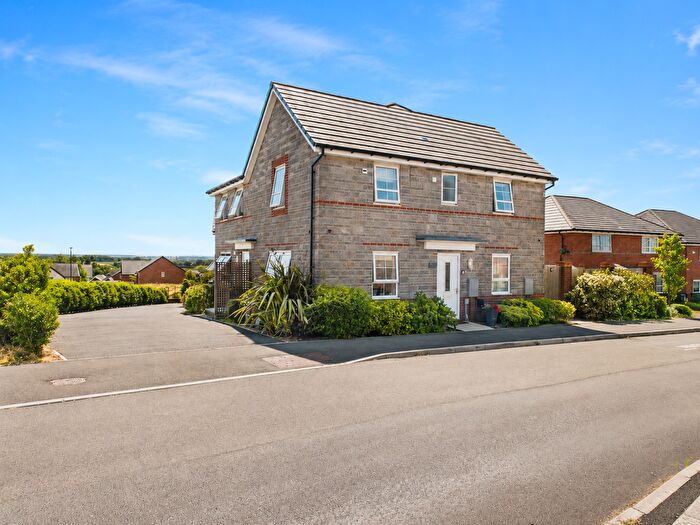 3 Bedroom Semi-detached House For Sale In Glastonbury Drive, Lydney, GL15