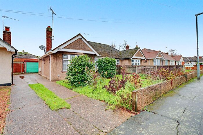 2 Bedroom Semi Detached Bungalow For Sale In Lucerne Walk, Wickford, SS11