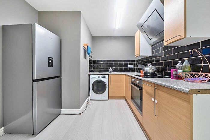 1 Bedroom Flat To Rent In Miles Road, Mitcham, CR4