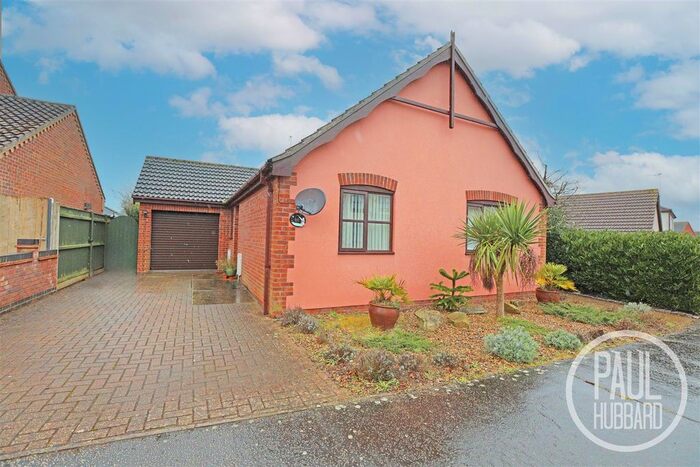 3 Bedroom Detached Bungalow To Rent In Swallowfields, Carlton Colville, NR33